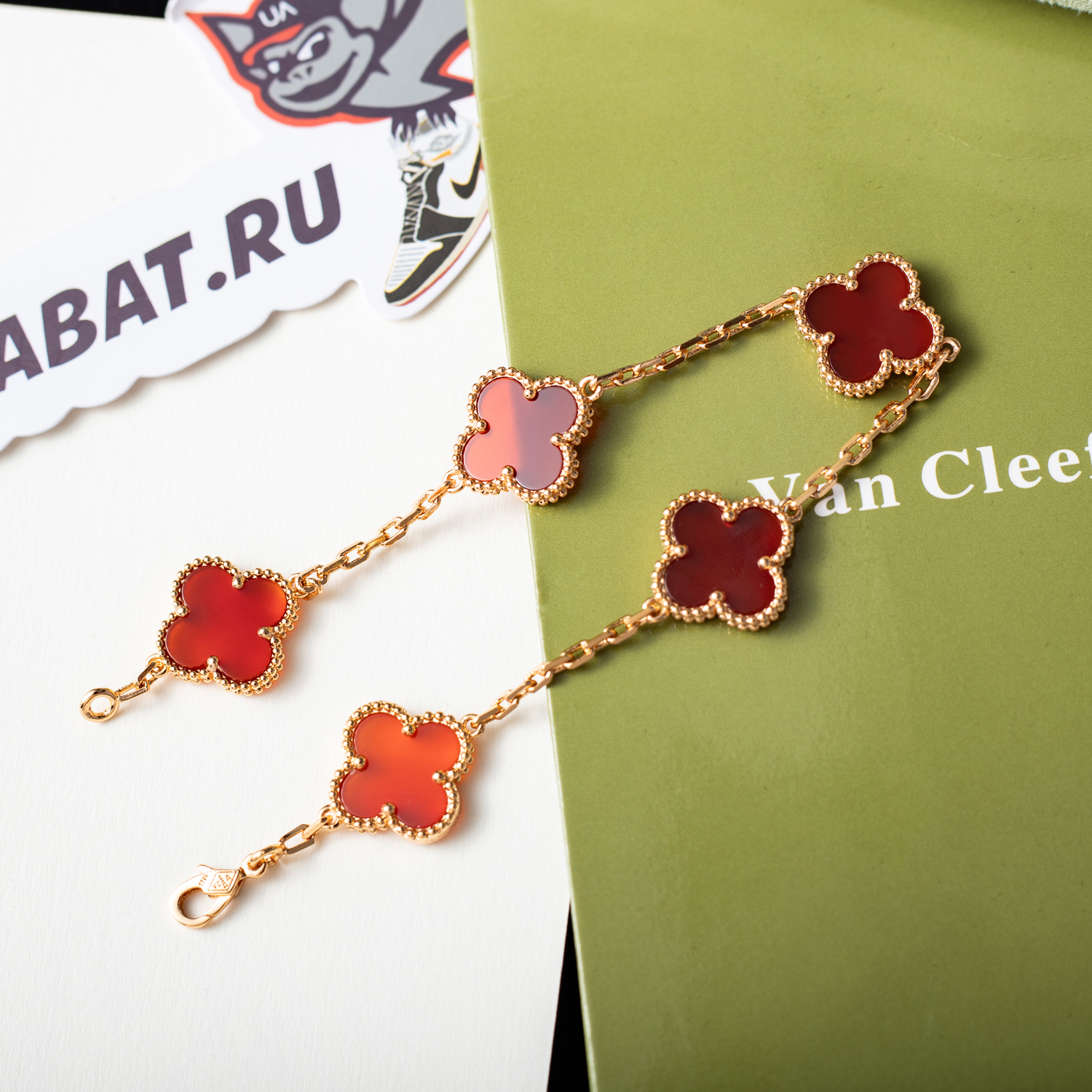 V*N CL*F & arpels rose gold carnelian bracelet