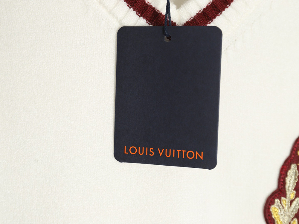 l0*is V*t0n badge contrast lettering embroidered knitted vest