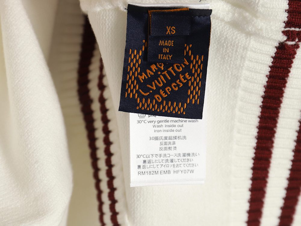 l0*is V*t0n badge contrast lettering embroidered knitted vest