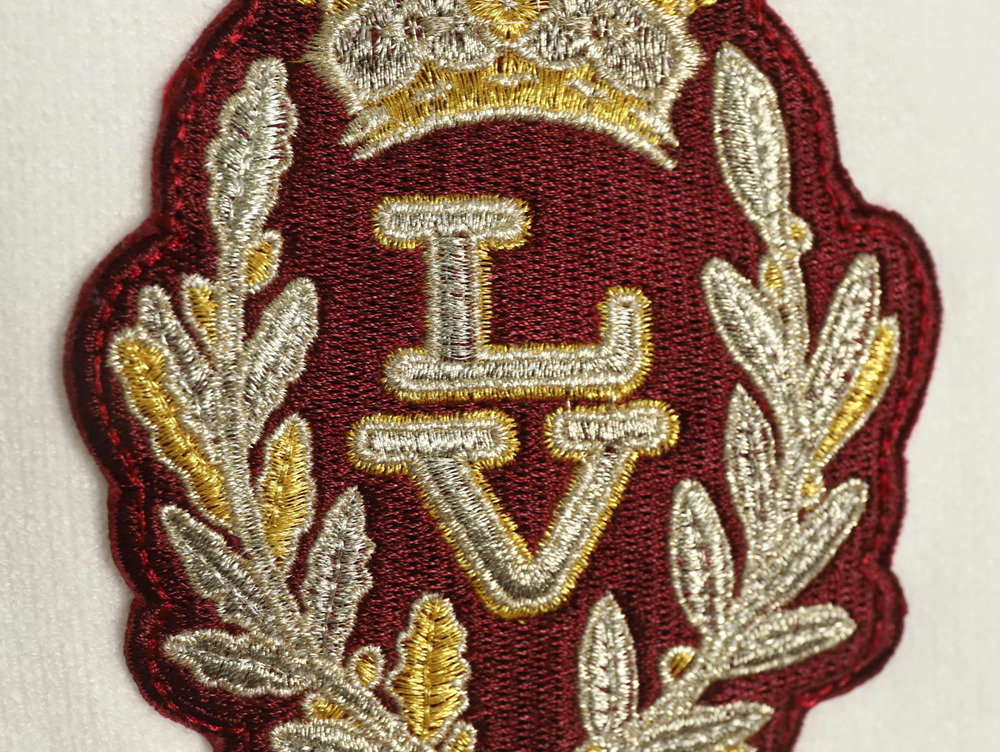 l0*is V*t0n badge contrast lettering embroidered knitted vest