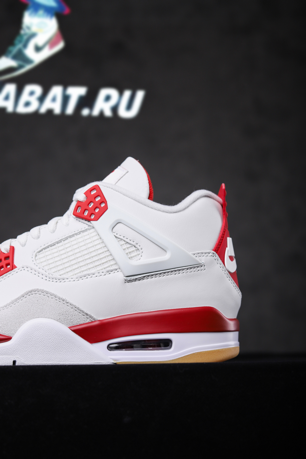 Nike SB x Air Jordan 4 "Varsity Red"