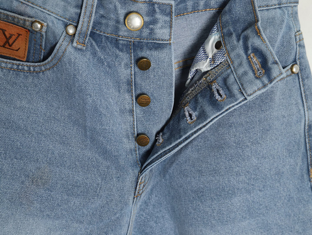 l0*is V*t0n embroidered pocket denim shorts