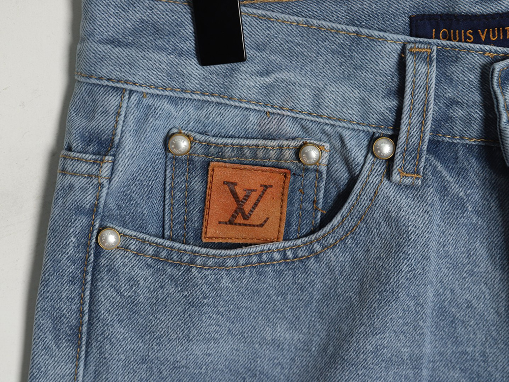 l0*is V*t0n embroidered pocket denim shorts