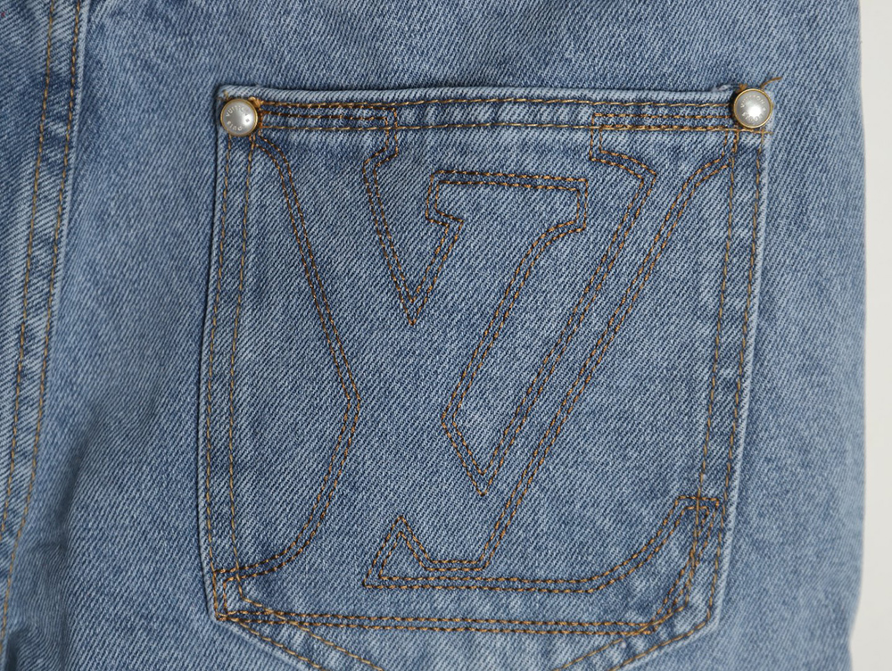 l0*is V*t0n embroidered pocket denim shorts