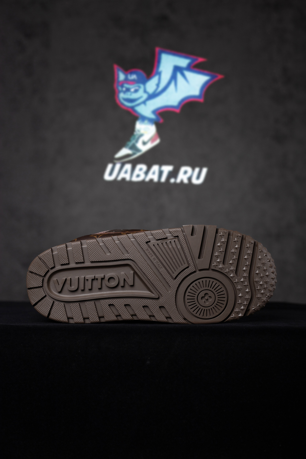 l0*is V*t0n trainer maxi sneaker 1ad7dt