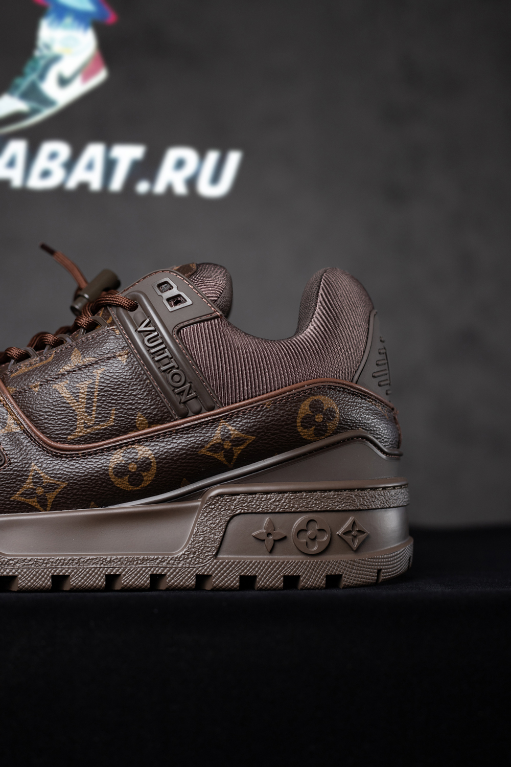 l0*is V*t0n trainer maxi sneaker 1ad7dt