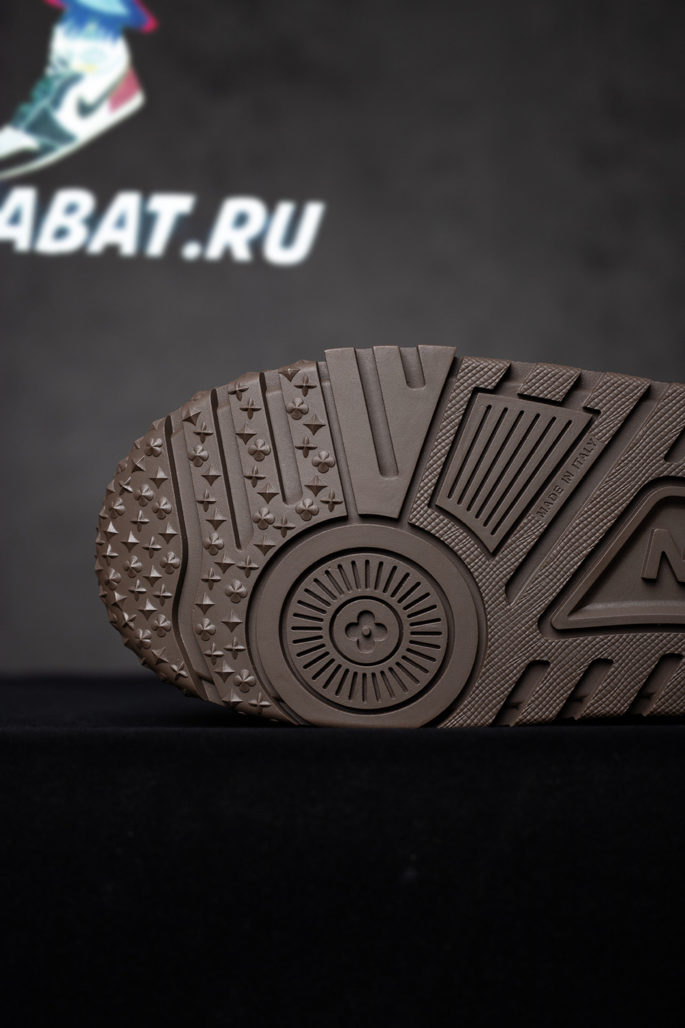 l0*is V*t0n trainer maxi sneaker 1ad7dt