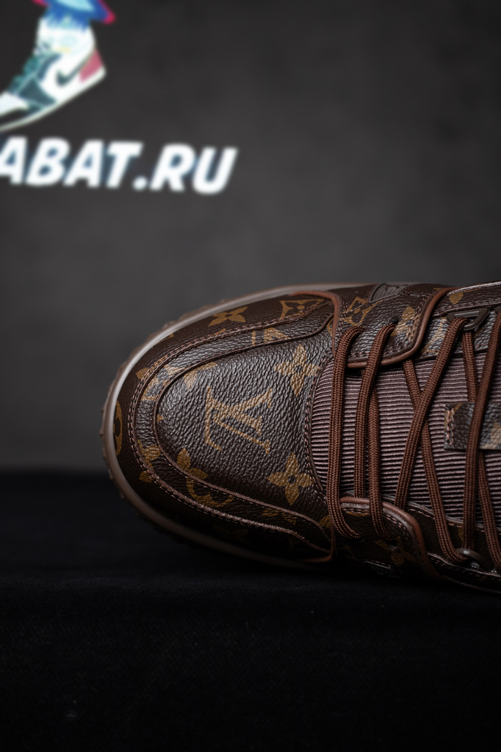 l0*is V*t0n trainer maxi sneaker 1ad7dt