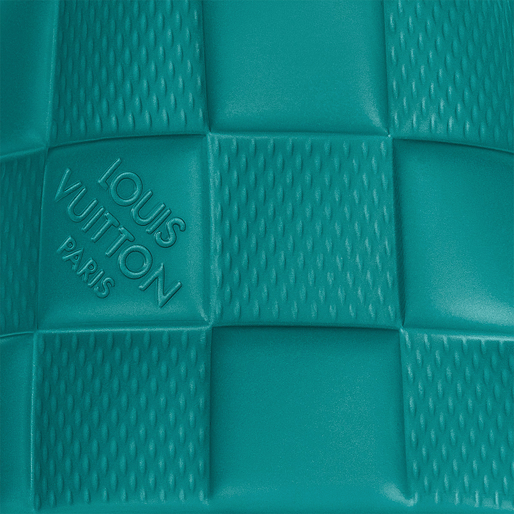 l0*is V*t0n waterfront slides