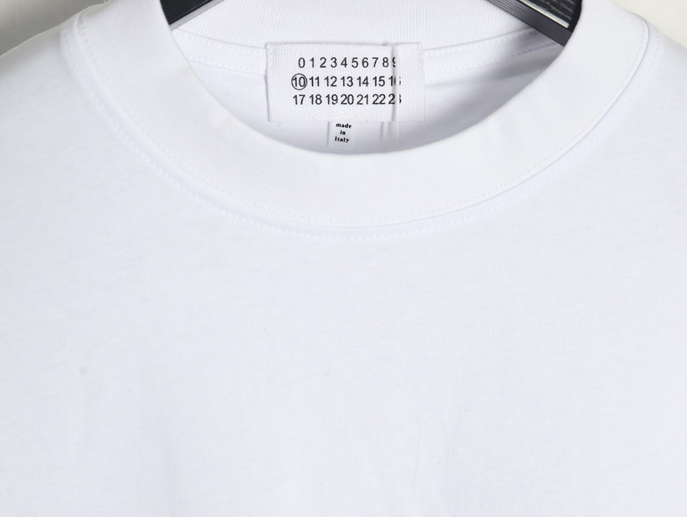 ma*s*n Ma*i*la graffiti short-sleeved t-shirt