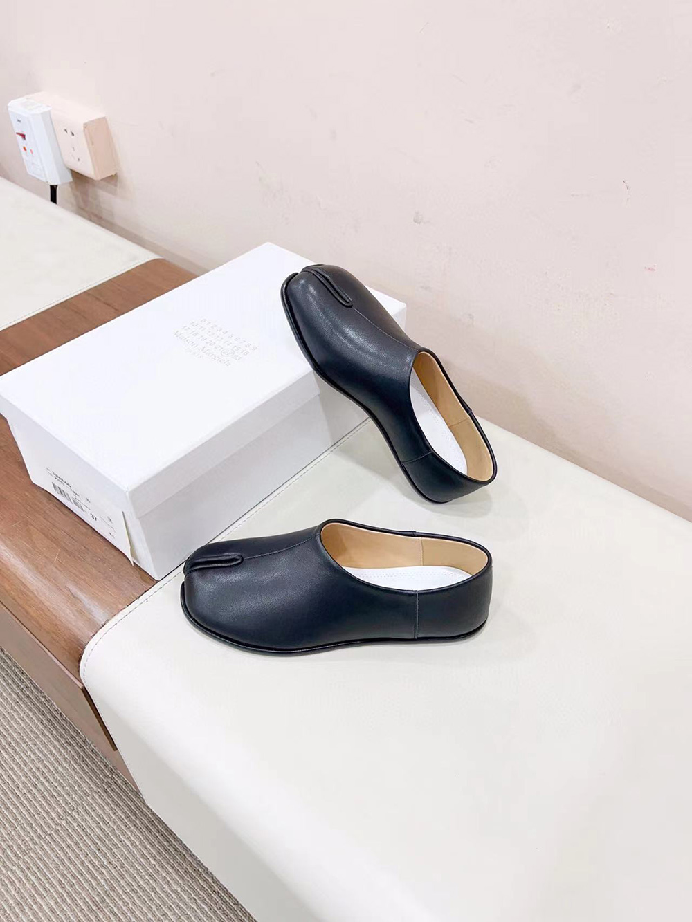 ma*s*n Ma*i*la tabi babouche mules