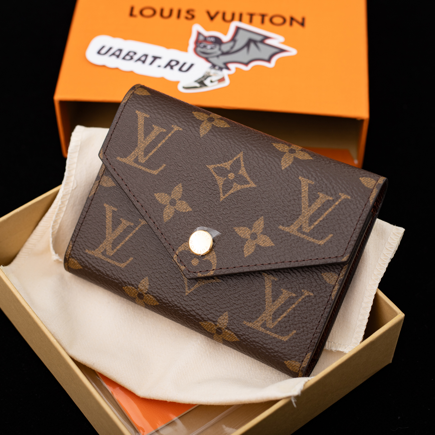 l0*is V*t0n wallets m62472 12*9.4*1.5cm
