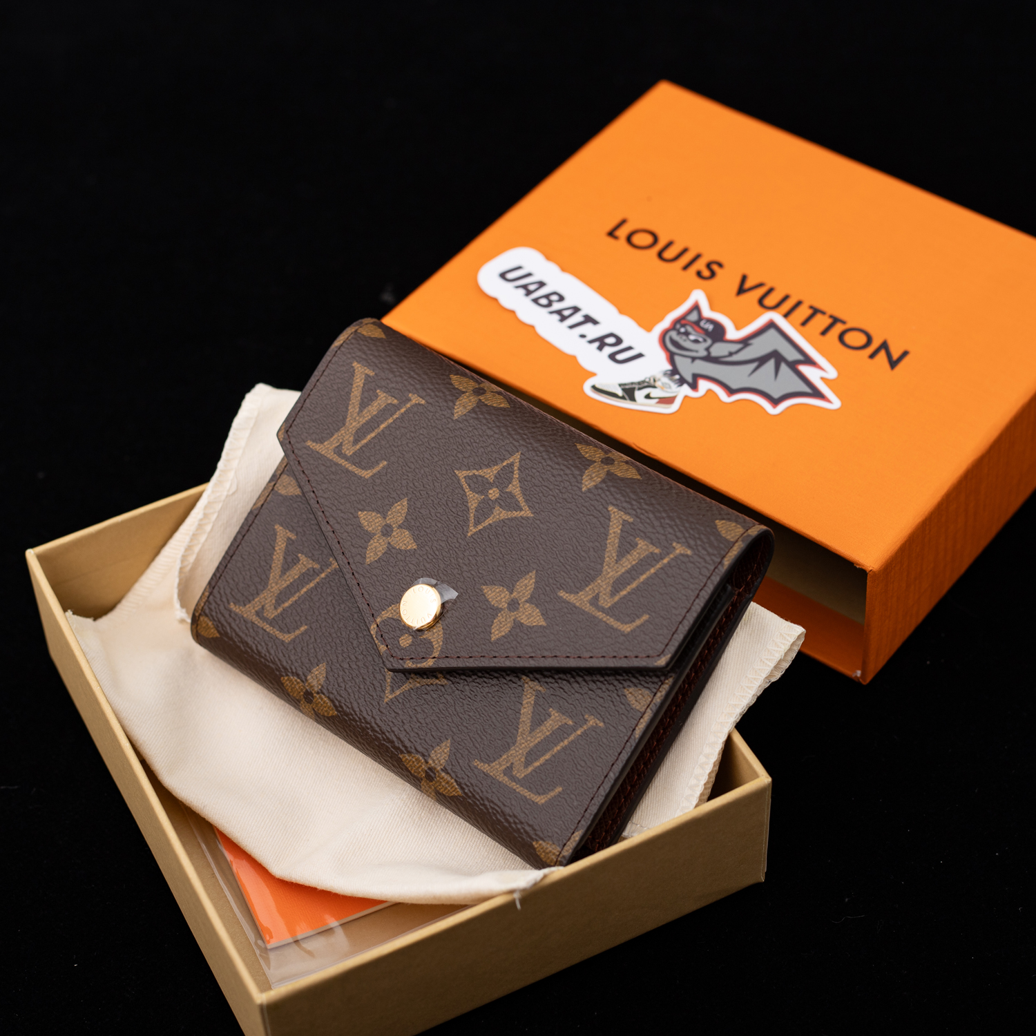 l0*is V*t0n wallets m62472 12*9.4*1.5cm