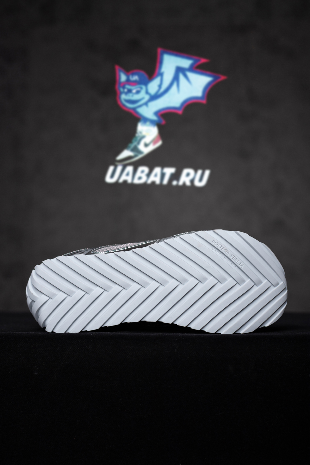 bo*te*ga Ve*ne*ta orbit runner sneaker