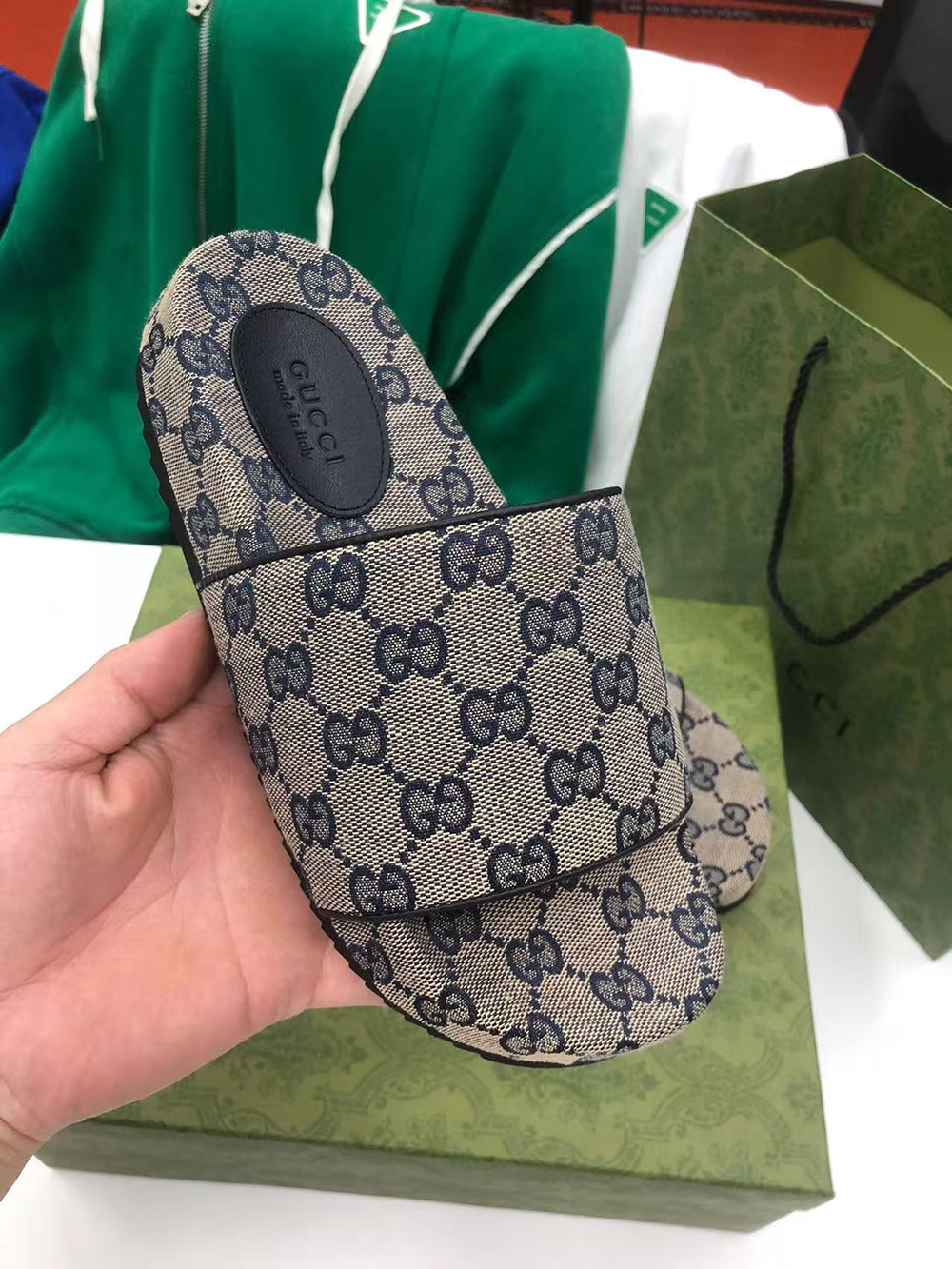 G*u*i gg slide sandal