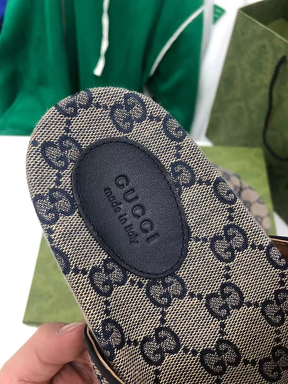 G*u*i gg slide sandal