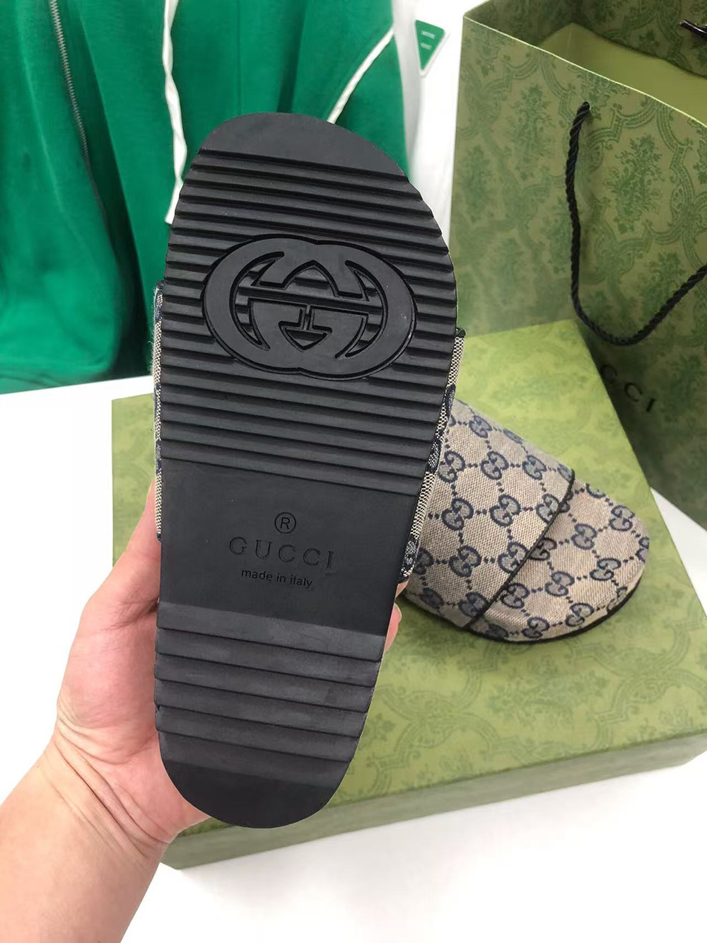 G*u*i gg slide sandal