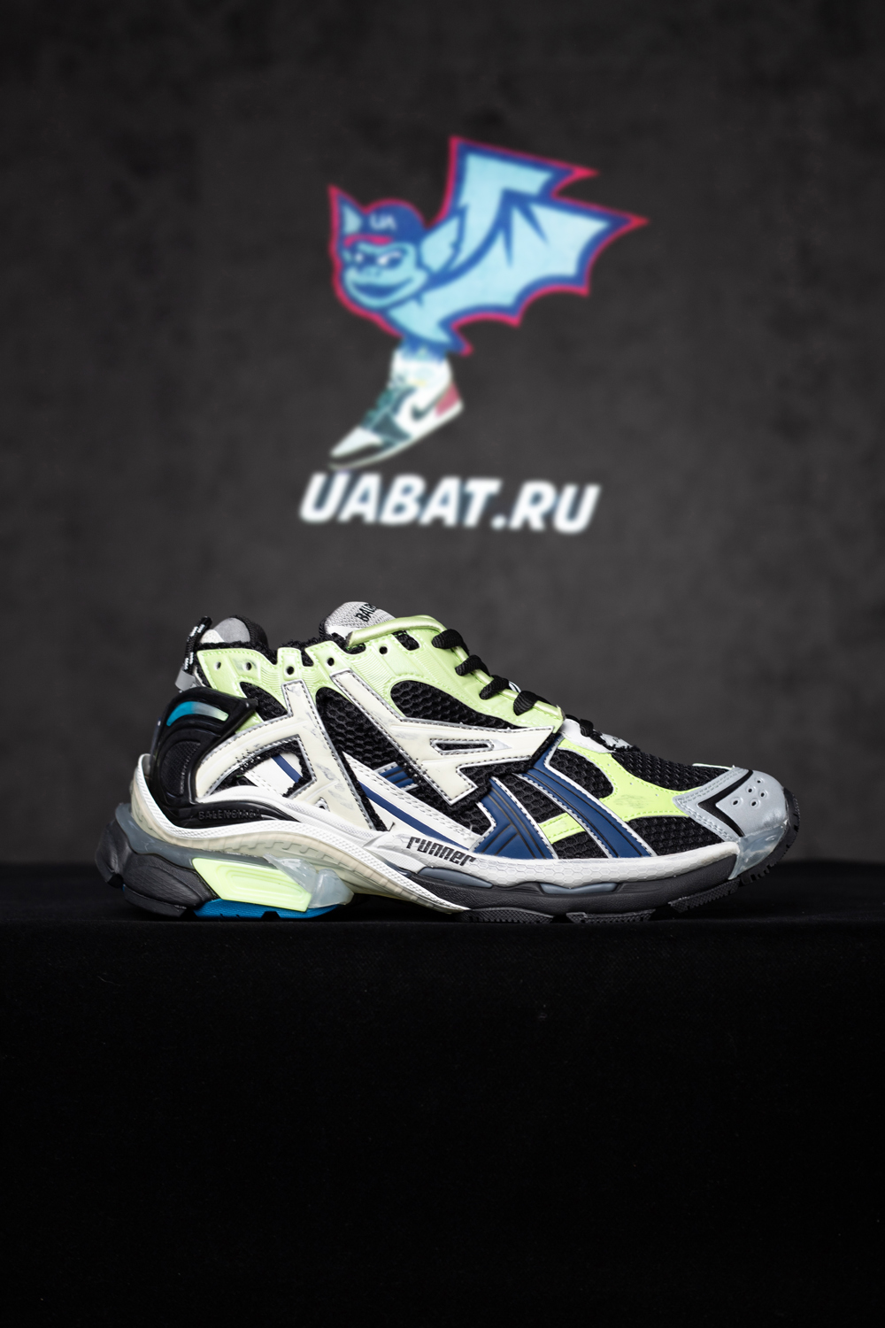 Ba*len*cia*ga runner sneaker 