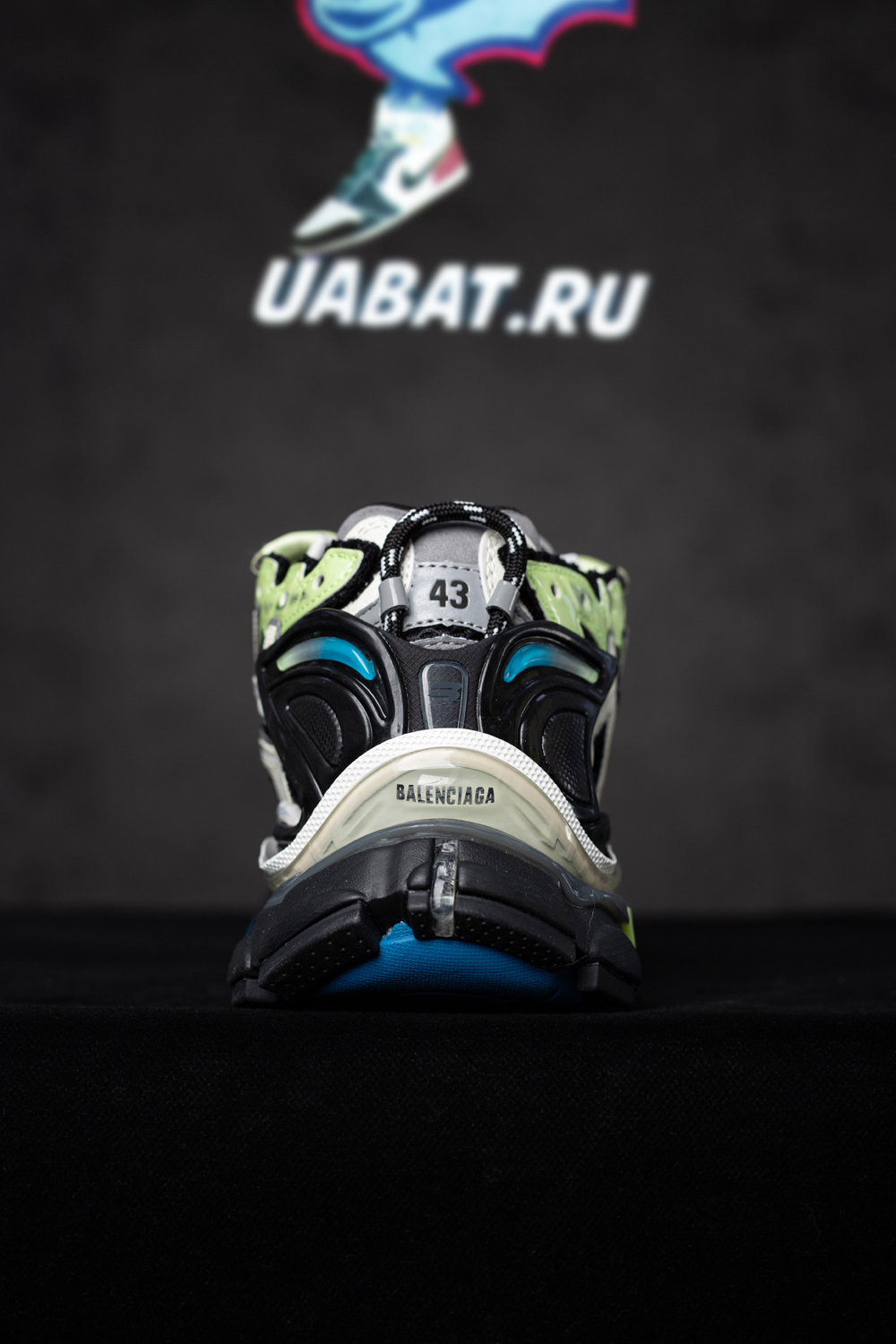 Ba*len*cia*ga runner sneaker 