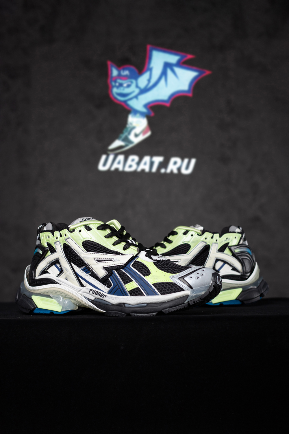 Ba*len*cia*ga runner sneaker 