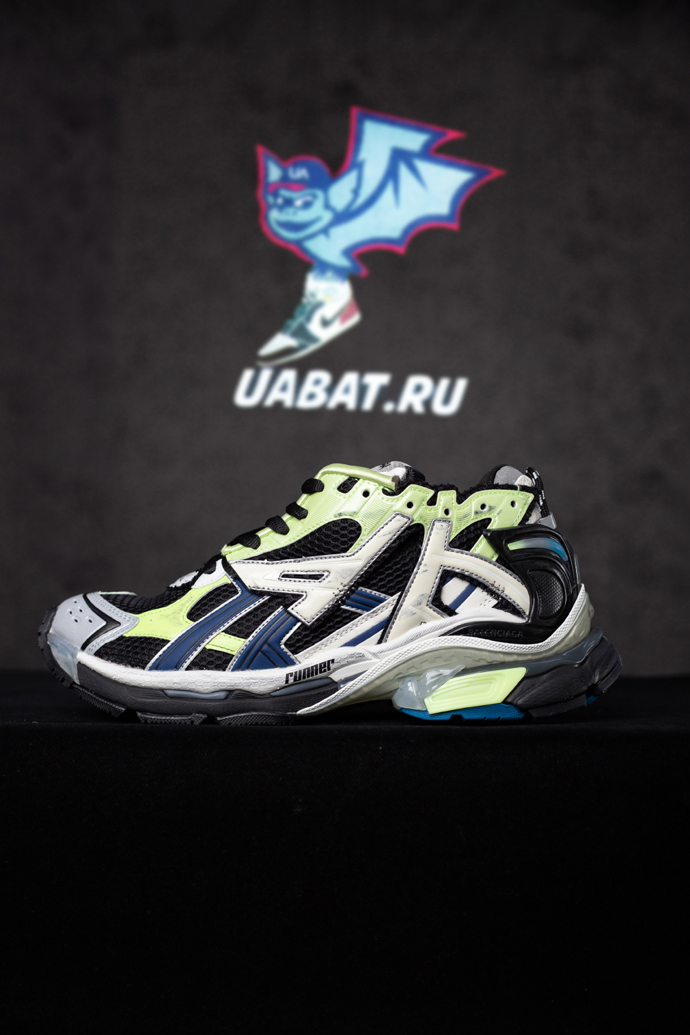 Ba*len*cia*ga runner sneaker 