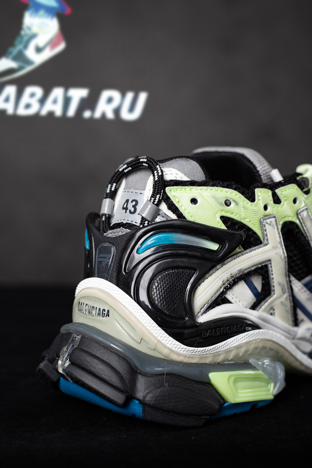 Ba*len*cia*ga runner sneaker 