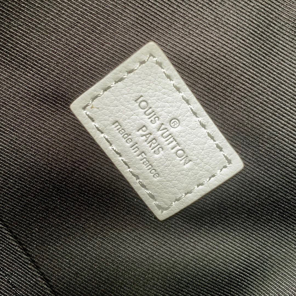 l0*is V*t0n discovery backpack m24760 29*38*20cm