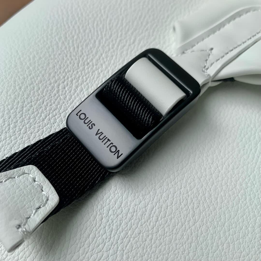 l0*is V*t0n discovery backpack m24760 29*38*20cm