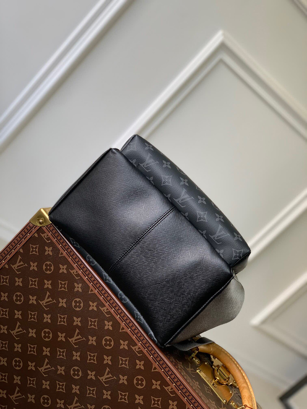 l0*is V*t0n discovery backpack m31033 29*38*20cm