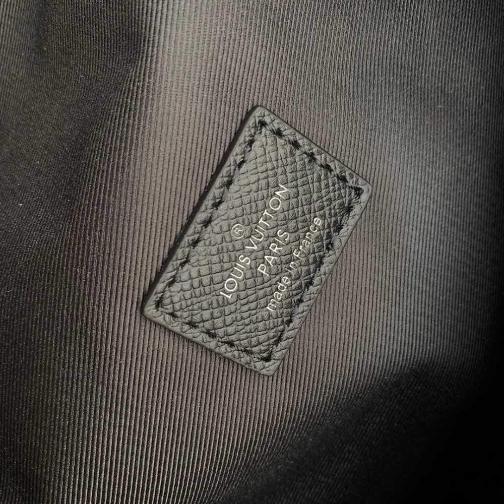 l0*is V*t0n discovery backpack m31033 29*38*20cm