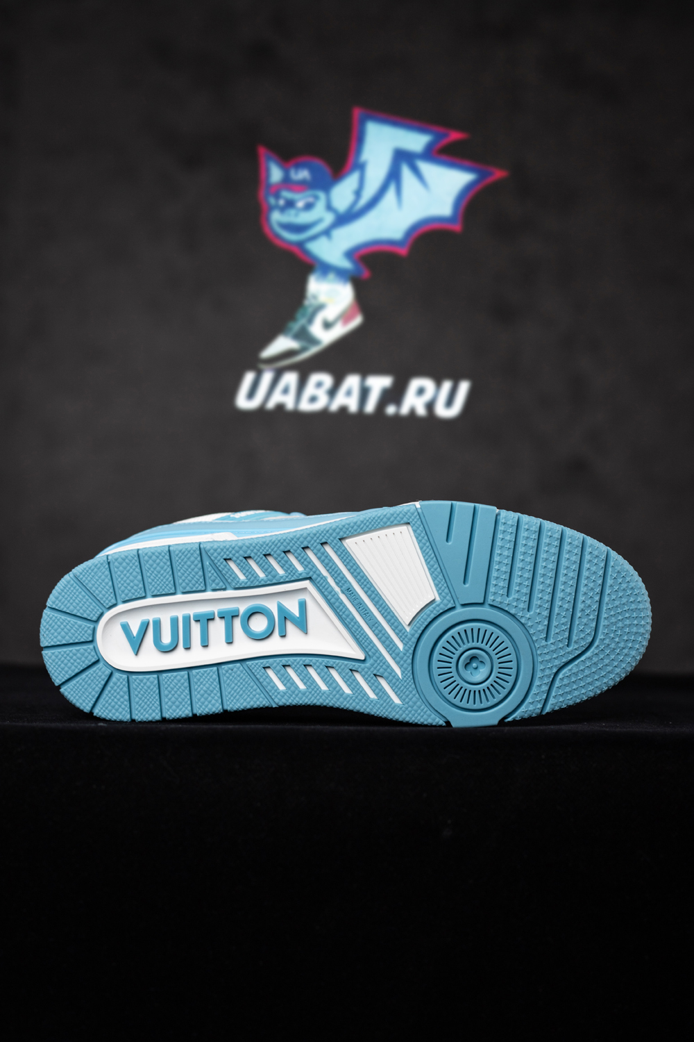 l0*is V*t0n trainer low white sky blue