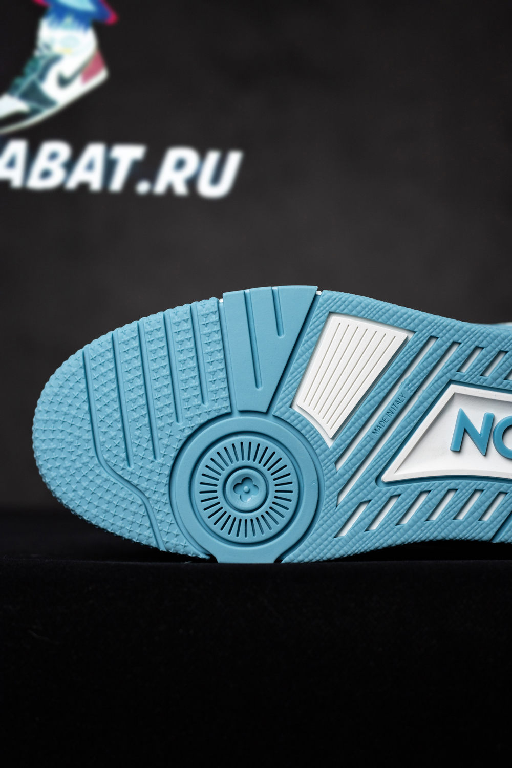 l0*is V*t0n trainer low white sky blue