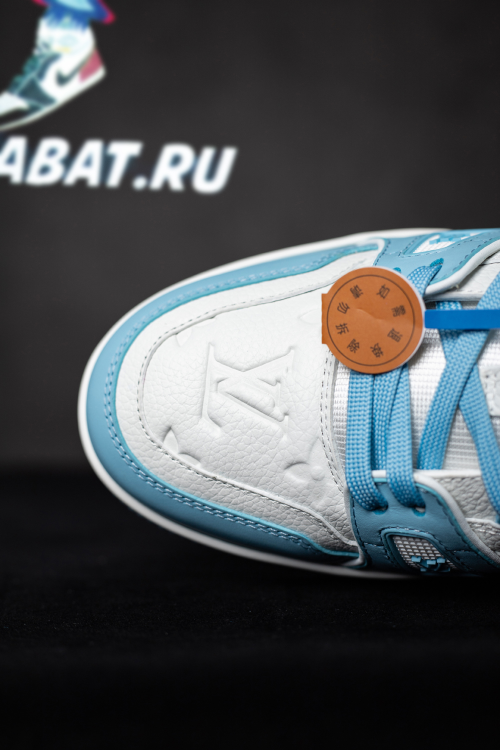 l0*is V*t0n trainer low white sky blue