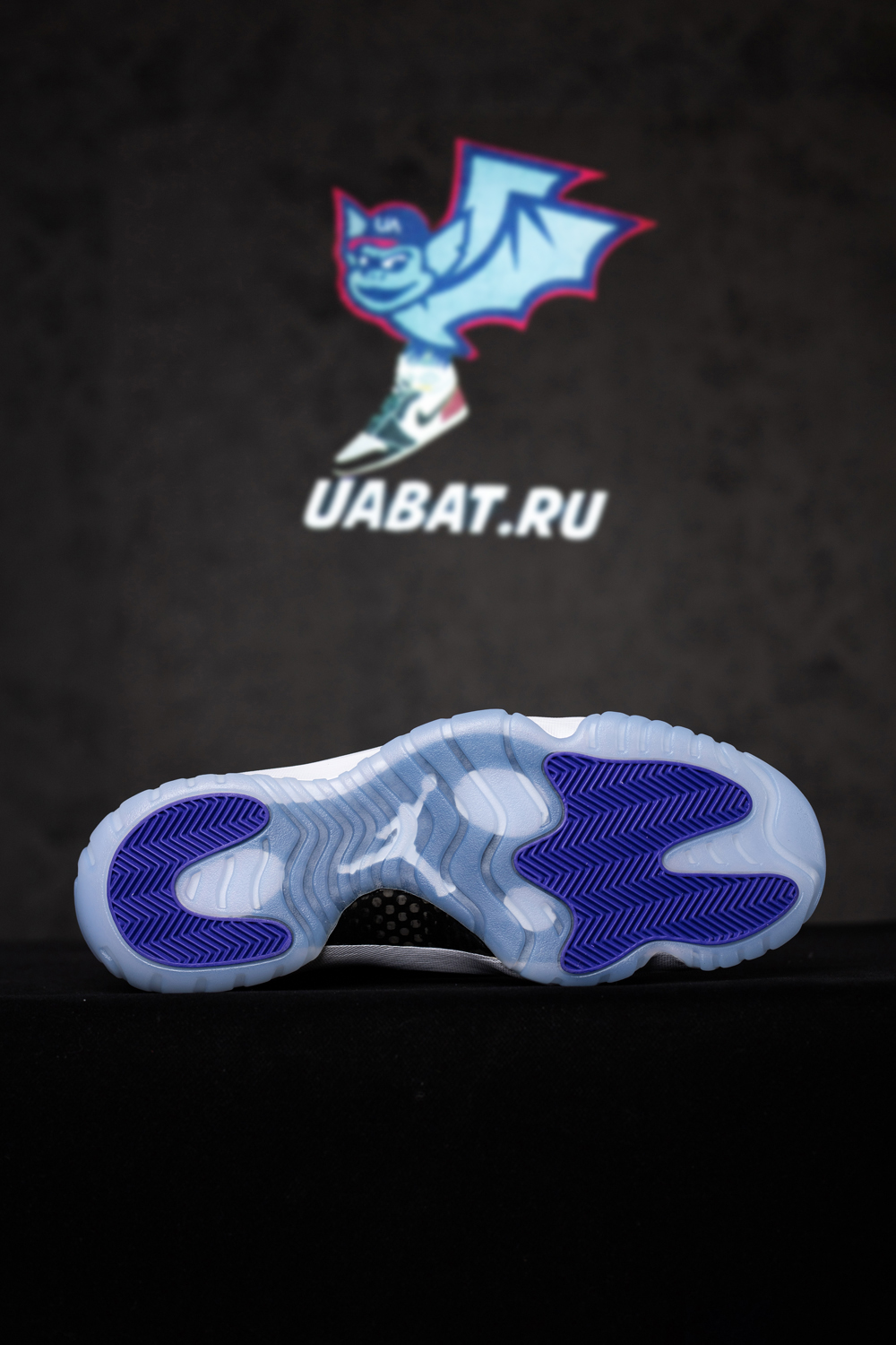 AIR JORDAN 11 RETRO "CONCORD "