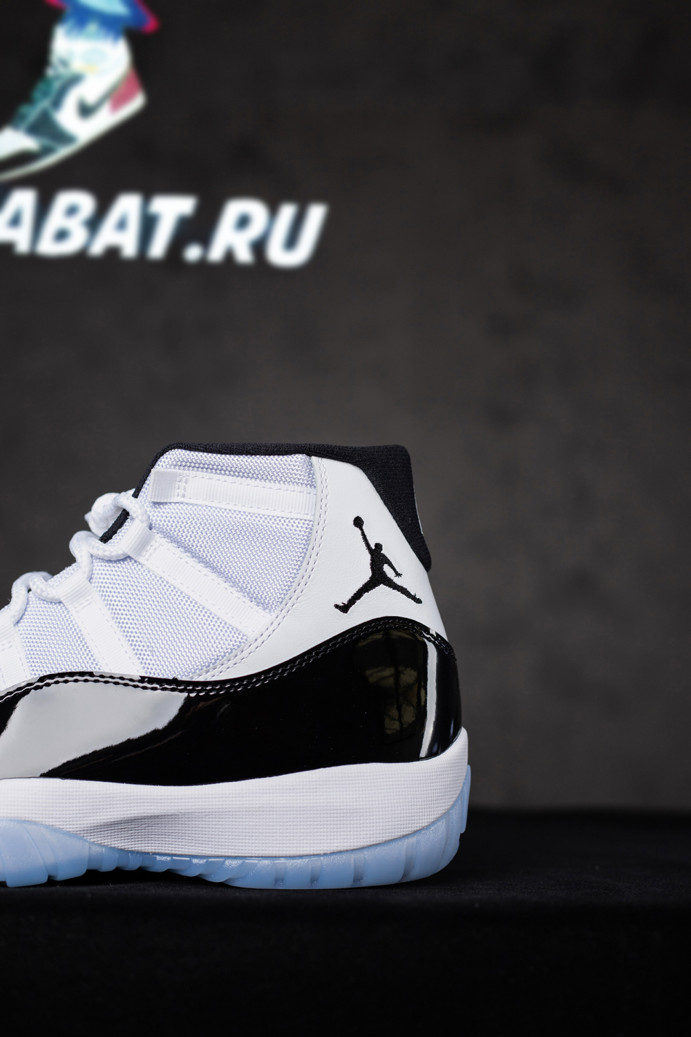 AIR JORDAN 11 RETRO "CONCORD "