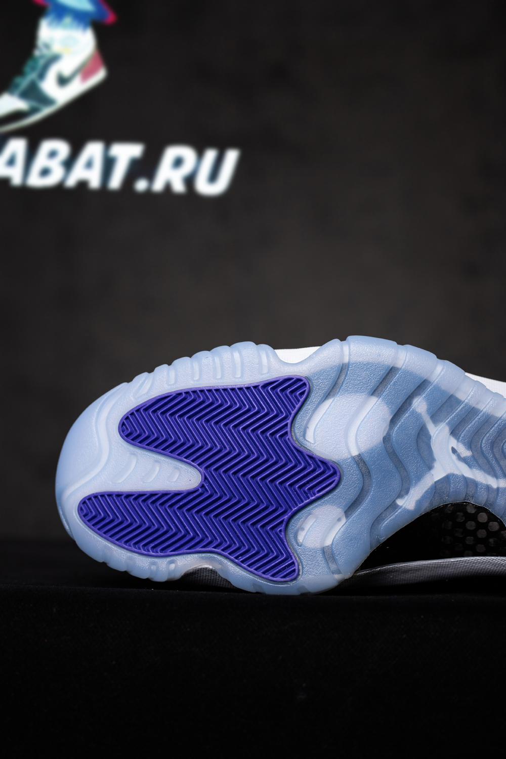 AIR JORDAN 11 RETRO "CONCORD "