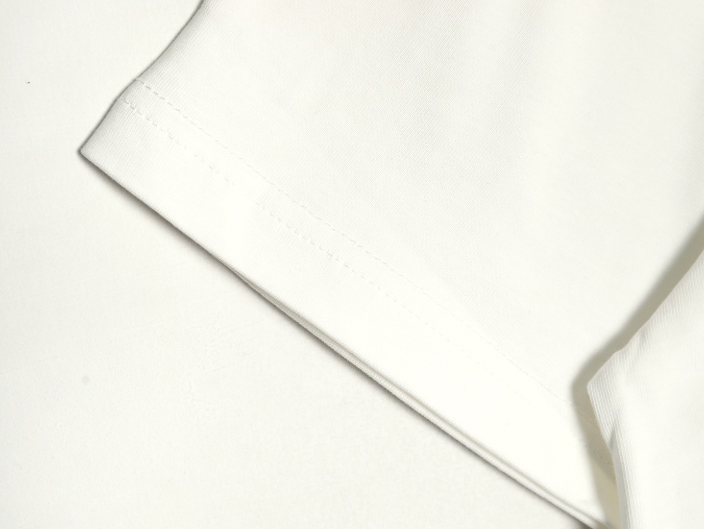 Ch*el chest press rubber short sleeve t-shirt