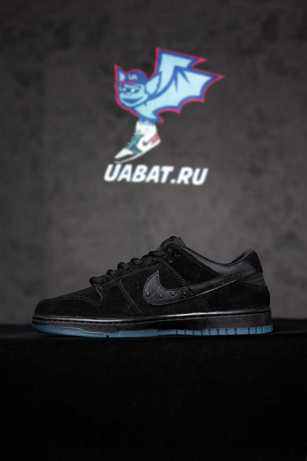 UNDEFEATED X DUNK LOW 