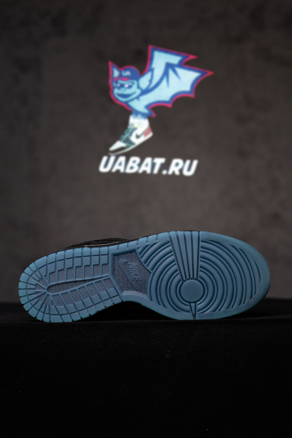 UNDEFEATED X DUNK LOW 