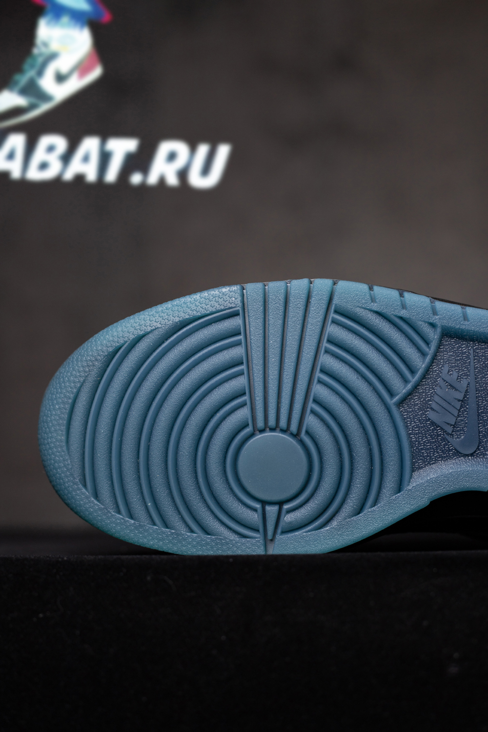 UNDEFEATED X DUNK LOW 