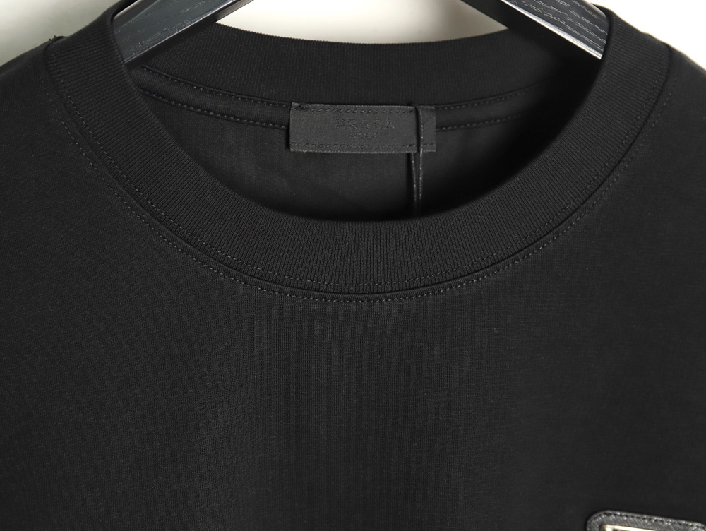 Pra*a chest triangle logo back hem letters short sleeves