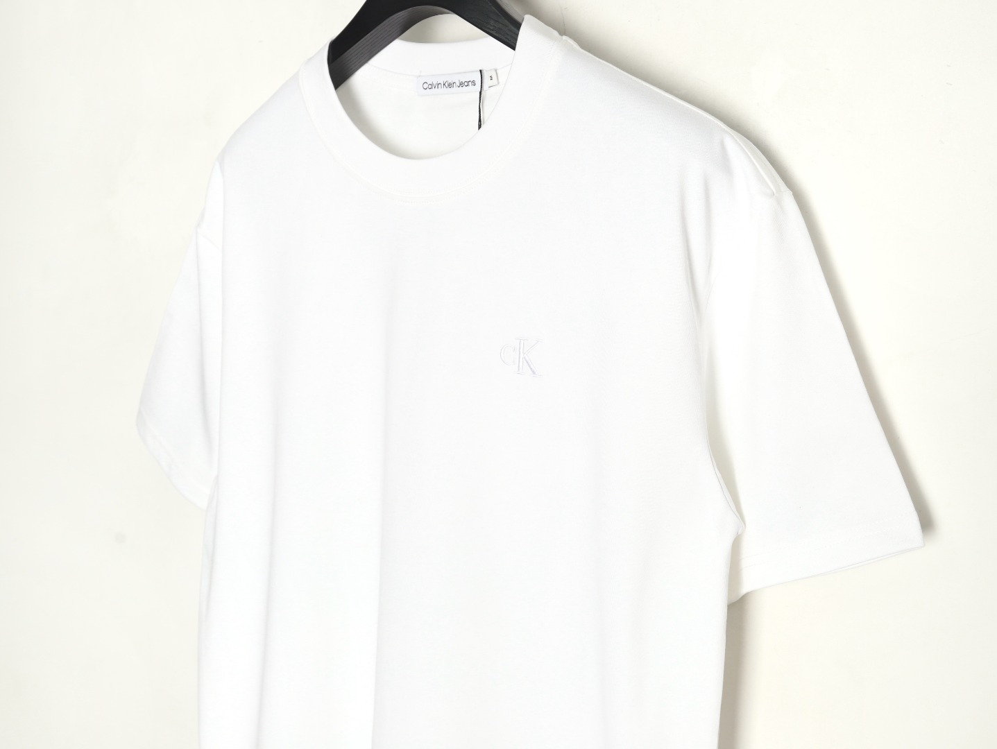Calvin Klein small embroidery back print short sleeves