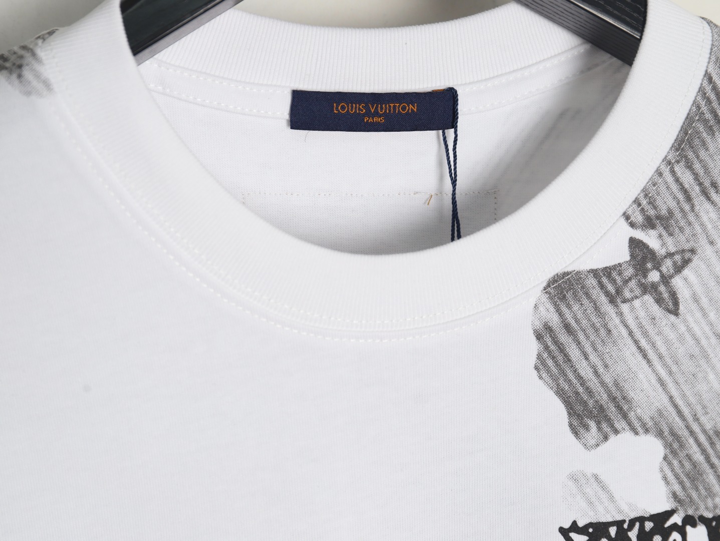 l0*is V*t0n ink smudged letters printed short sleeves