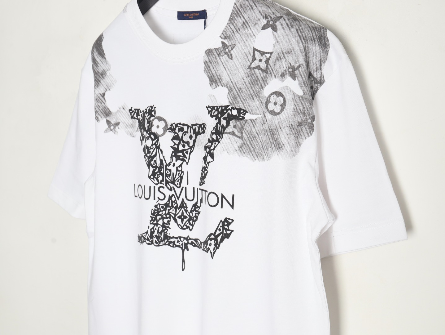 l0*is V*t0n ink smudged letters printed short sleeves