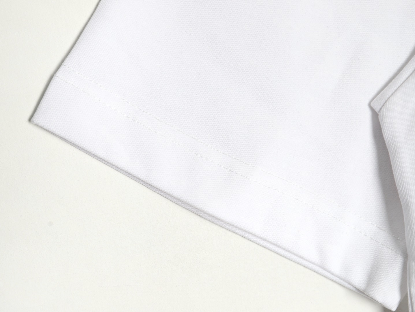 l0*is V*t0n ink smudged letters printed short sleeves