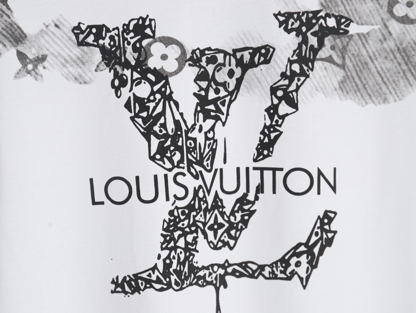 l0*is V*t0n ink smudged letters printed short sleeves