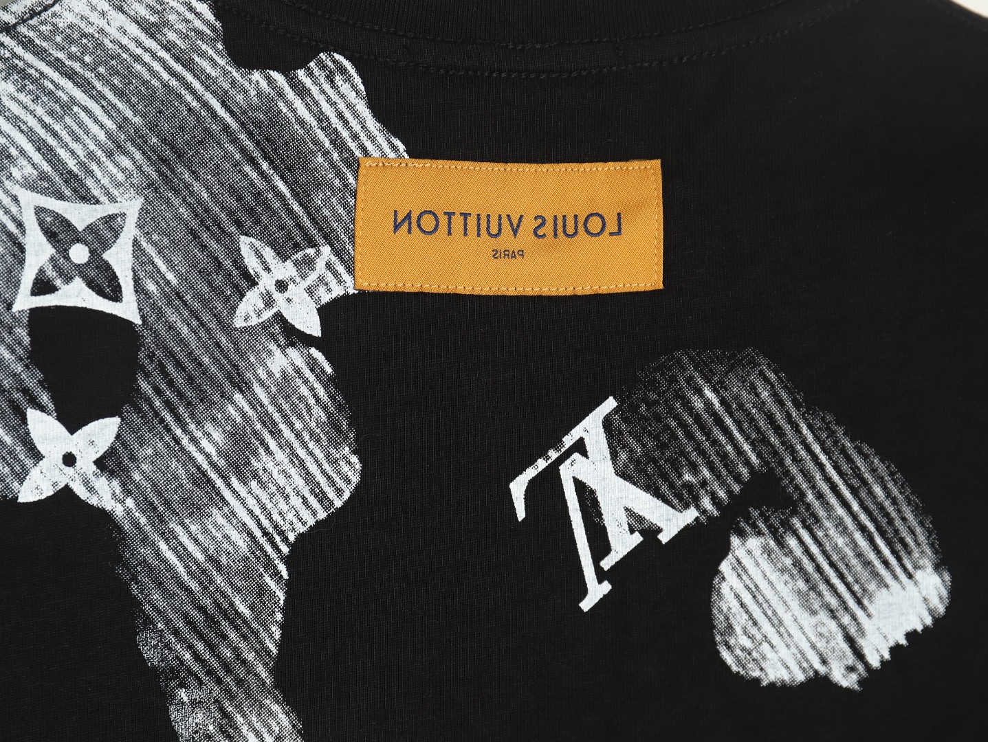 l0*is V*t0n ink smudged letters printed short sleeves tsk1