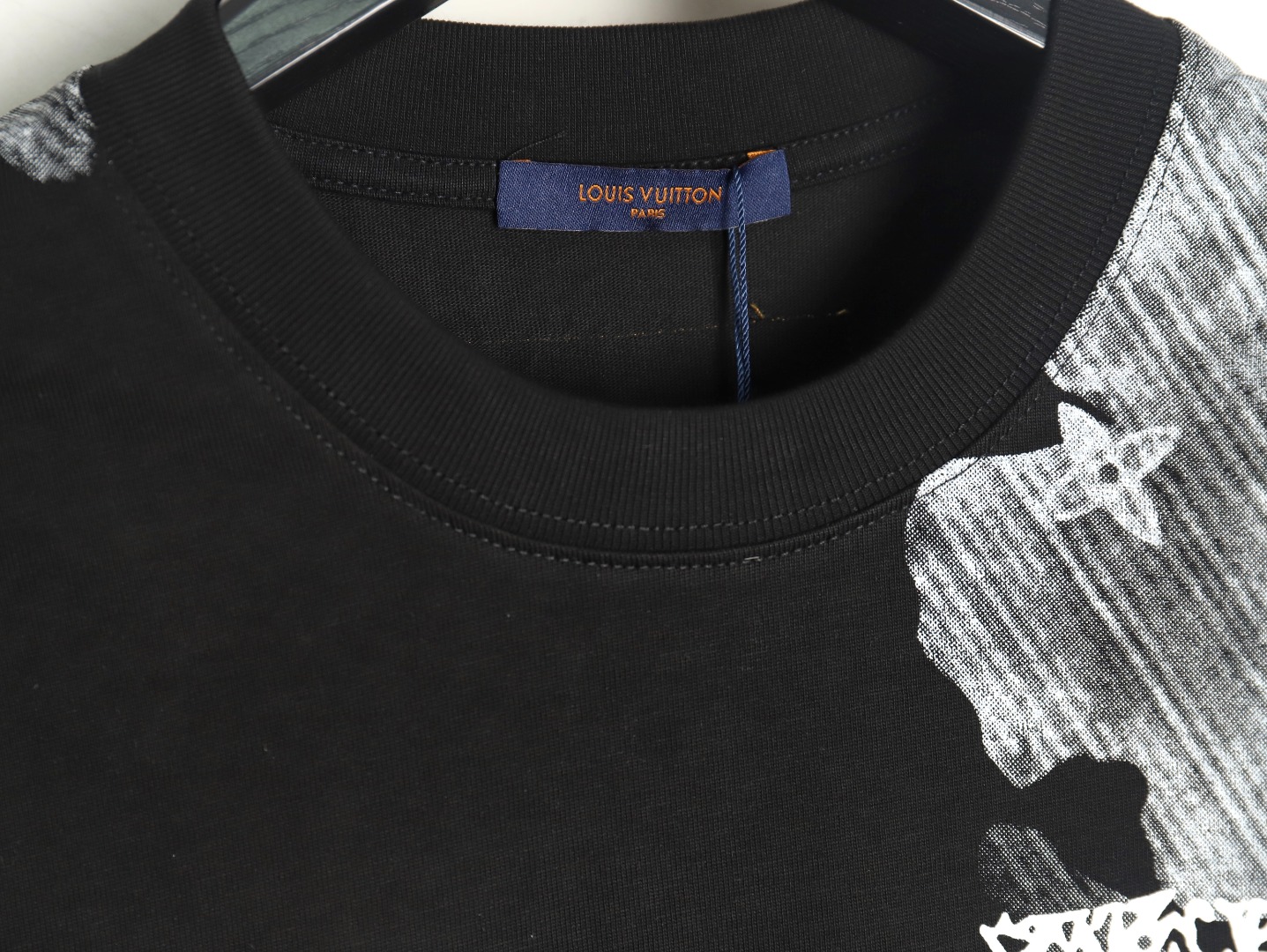 l0*is V*t0n ink smudged letters printed short sleeves tsk1