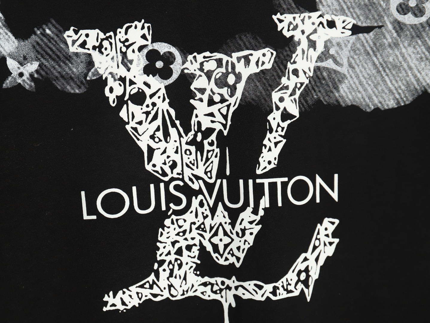 l0*is V*t0n ink smudged letters printed short sleeves tsk1