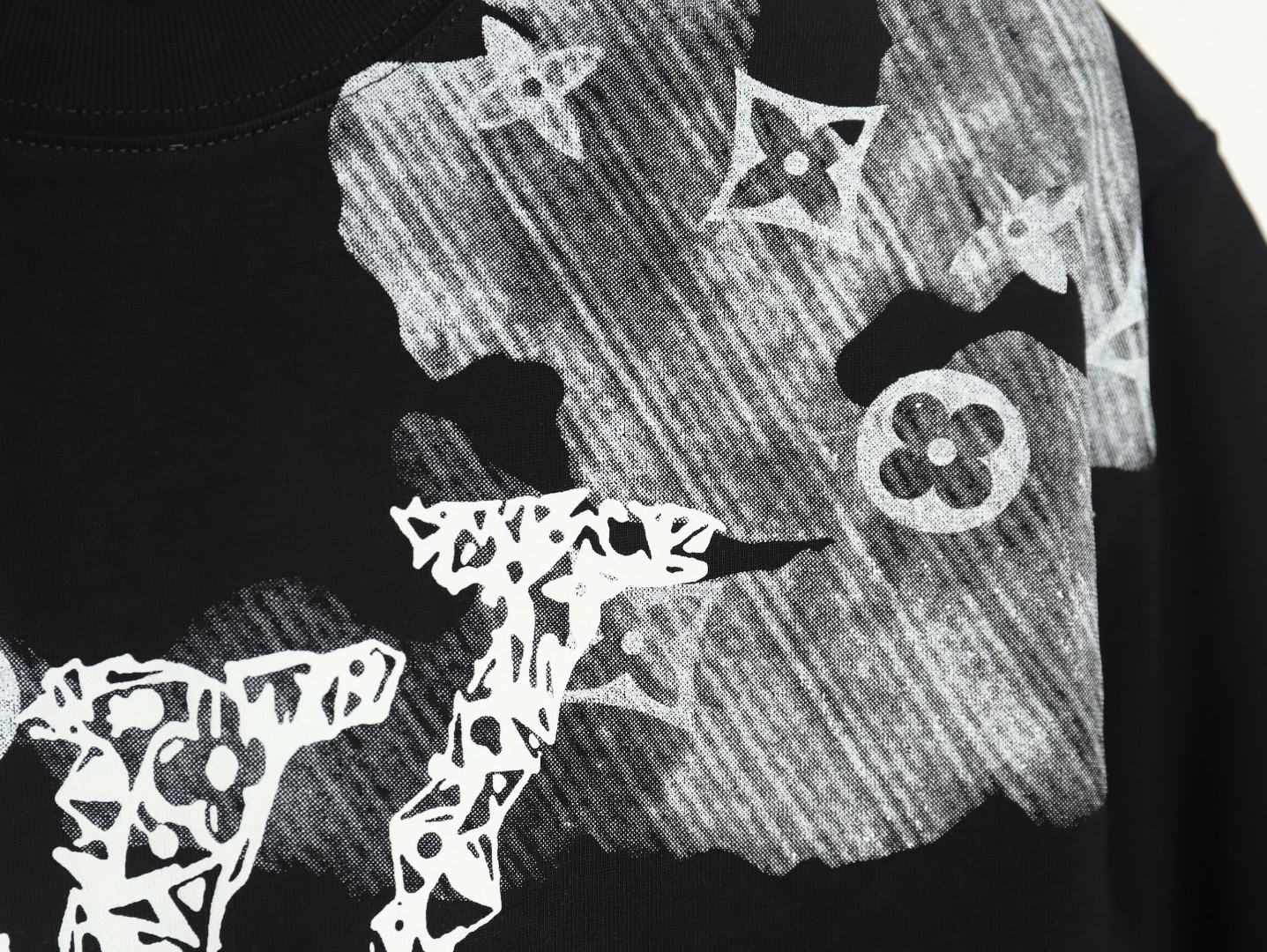 l0*is V*t0n ink smudged letters printed short sleeves tsk1